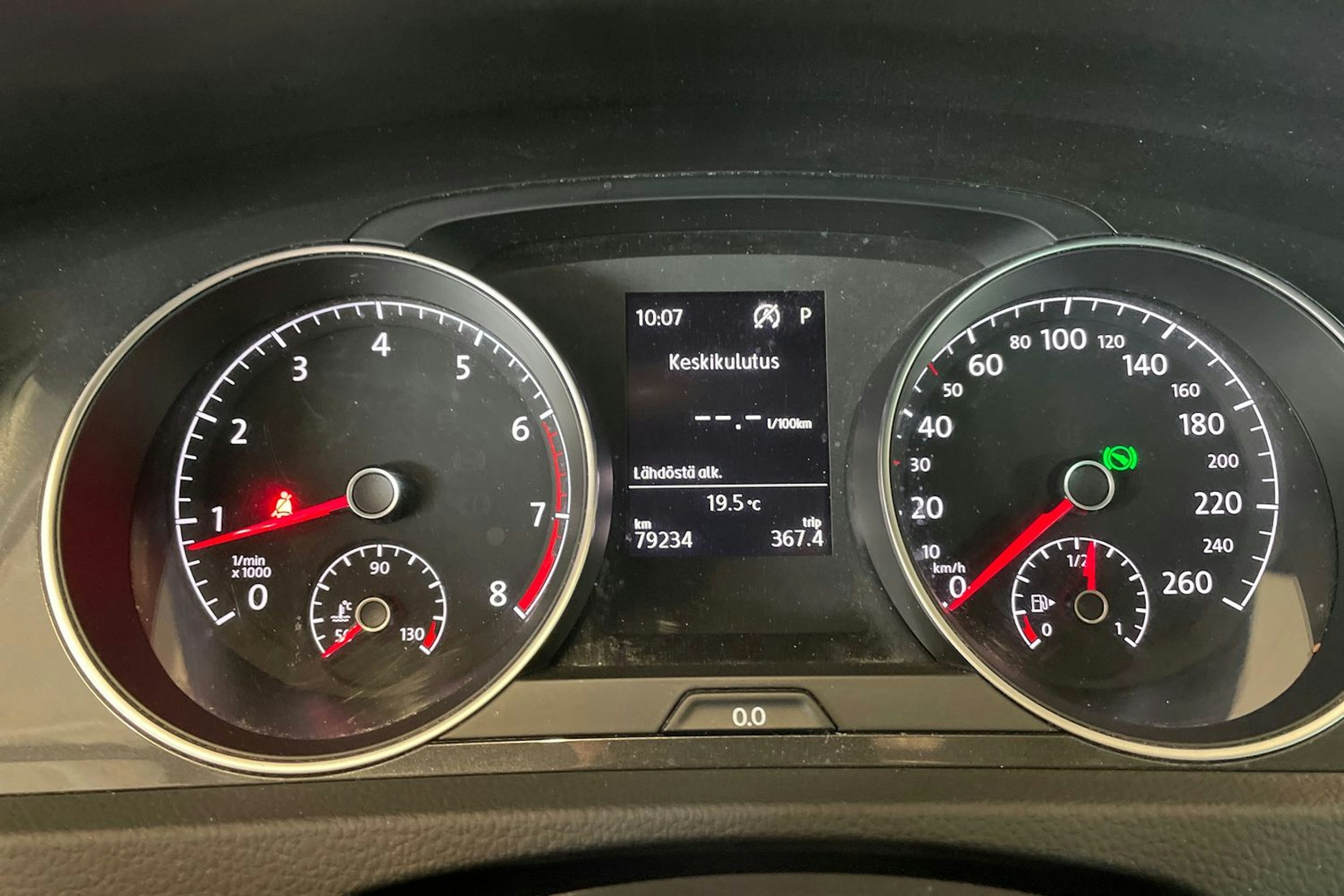 valkoinen Volkswagen Golf 2018 kuva 18.