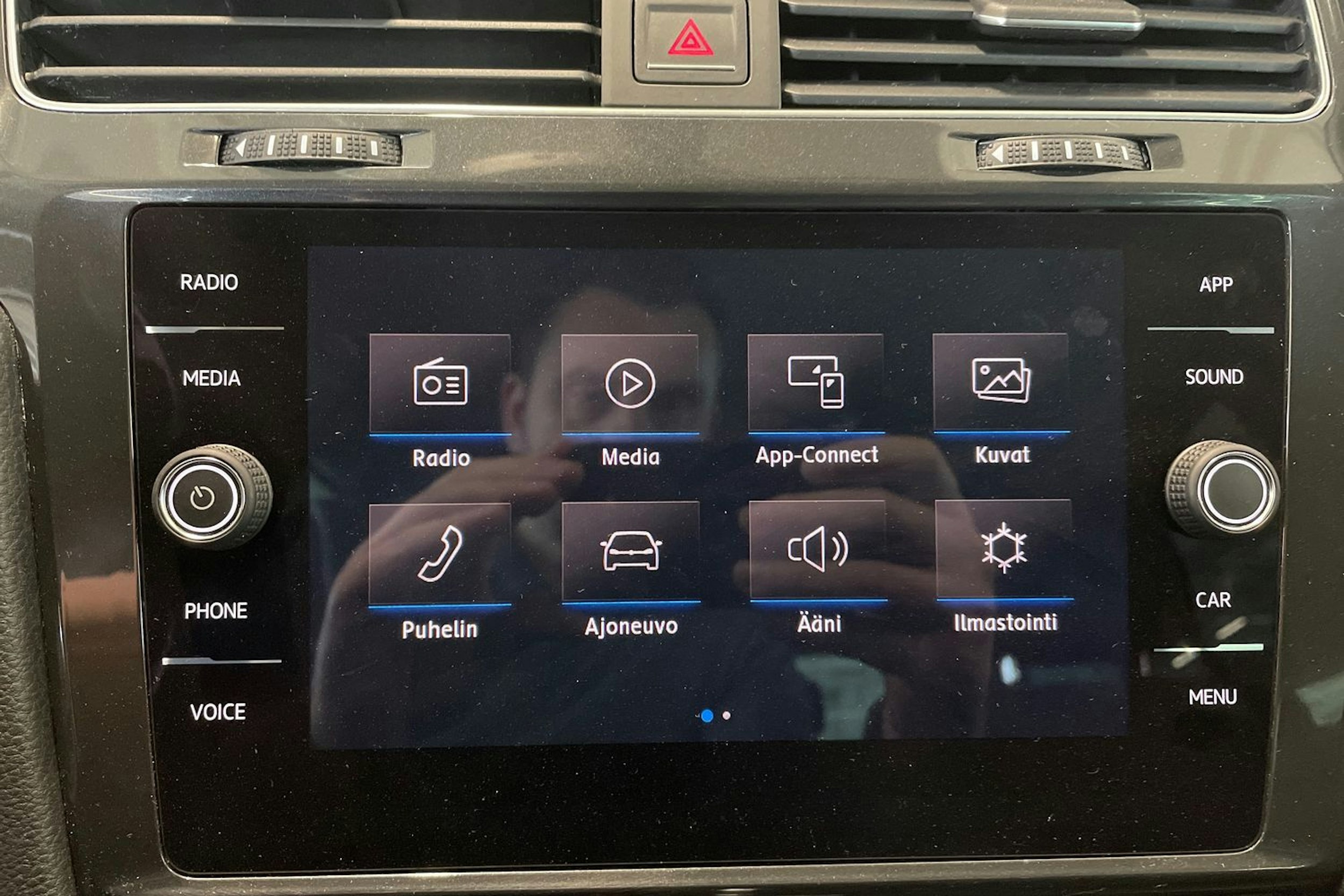 valkoinen Volkswagen Golf 2018 kuva 21.