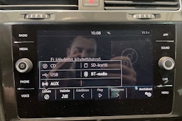 valkoinen Volkswagen Golf 2018 kuva 22.
