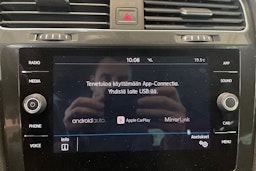valkoinen Volkswagen Golf 2018 kuva 23.