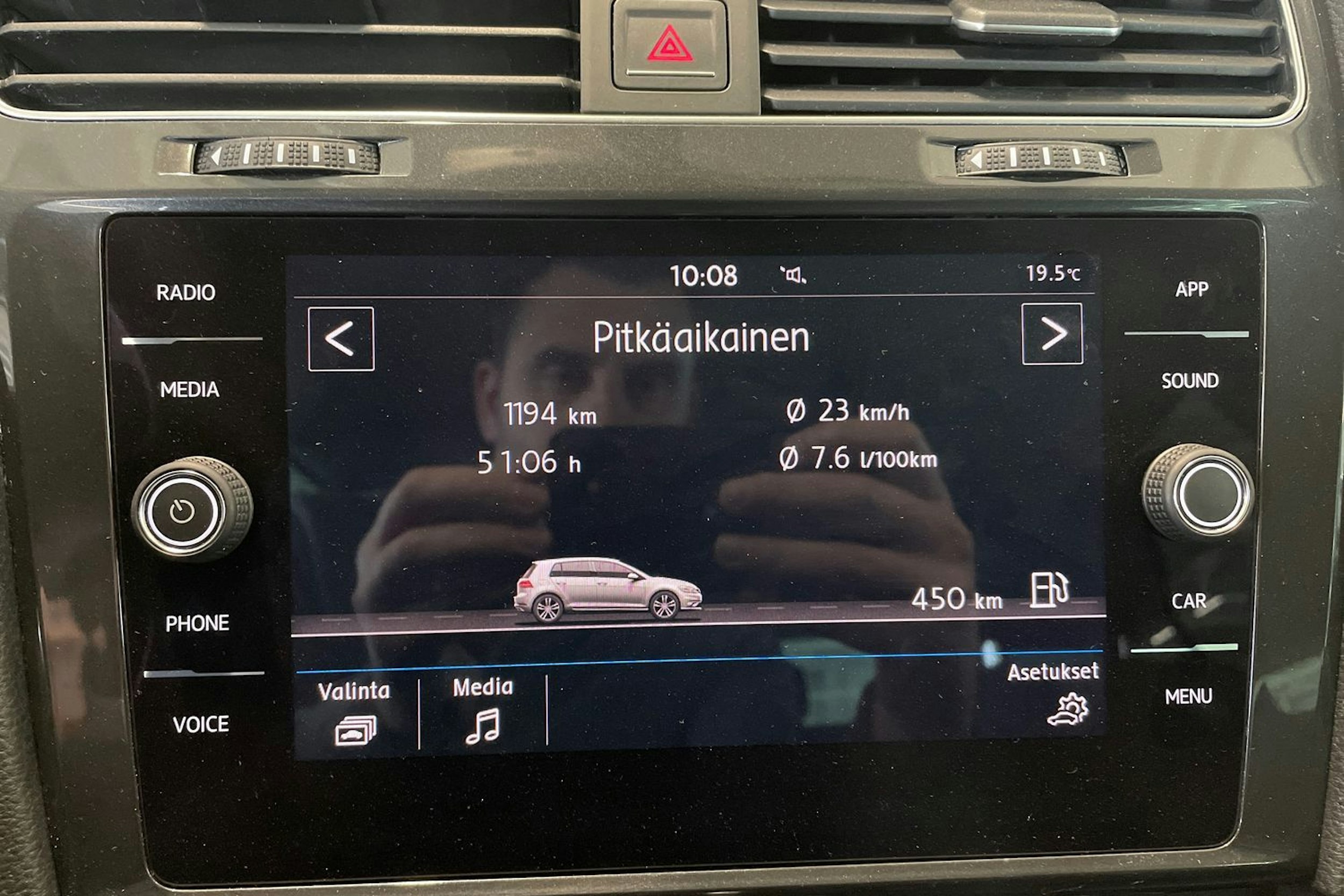 valkoinen Volkswagen Golf 2018 kuva 24.