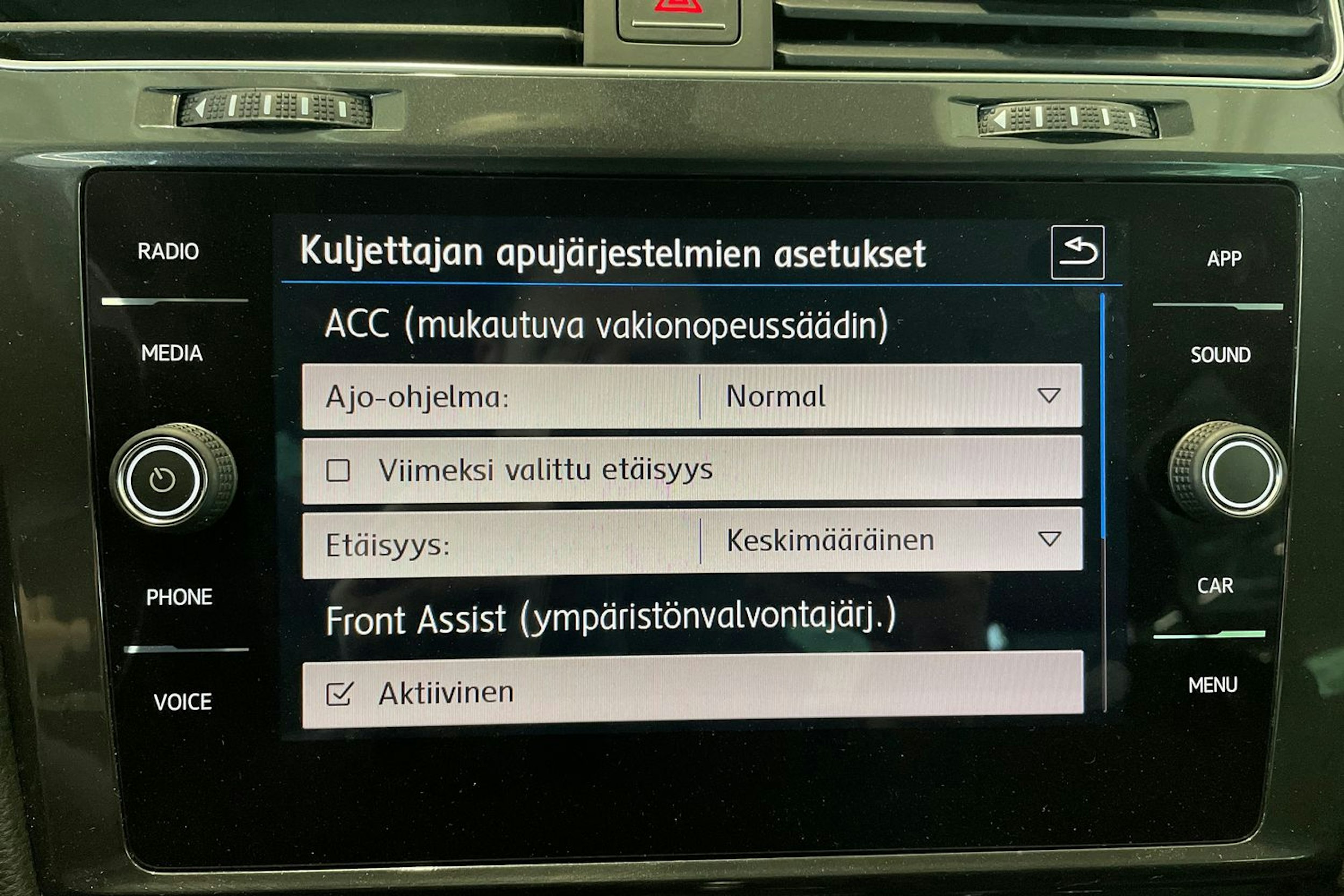 valkoinen Volkswagen Golf 2018 kuva 26.