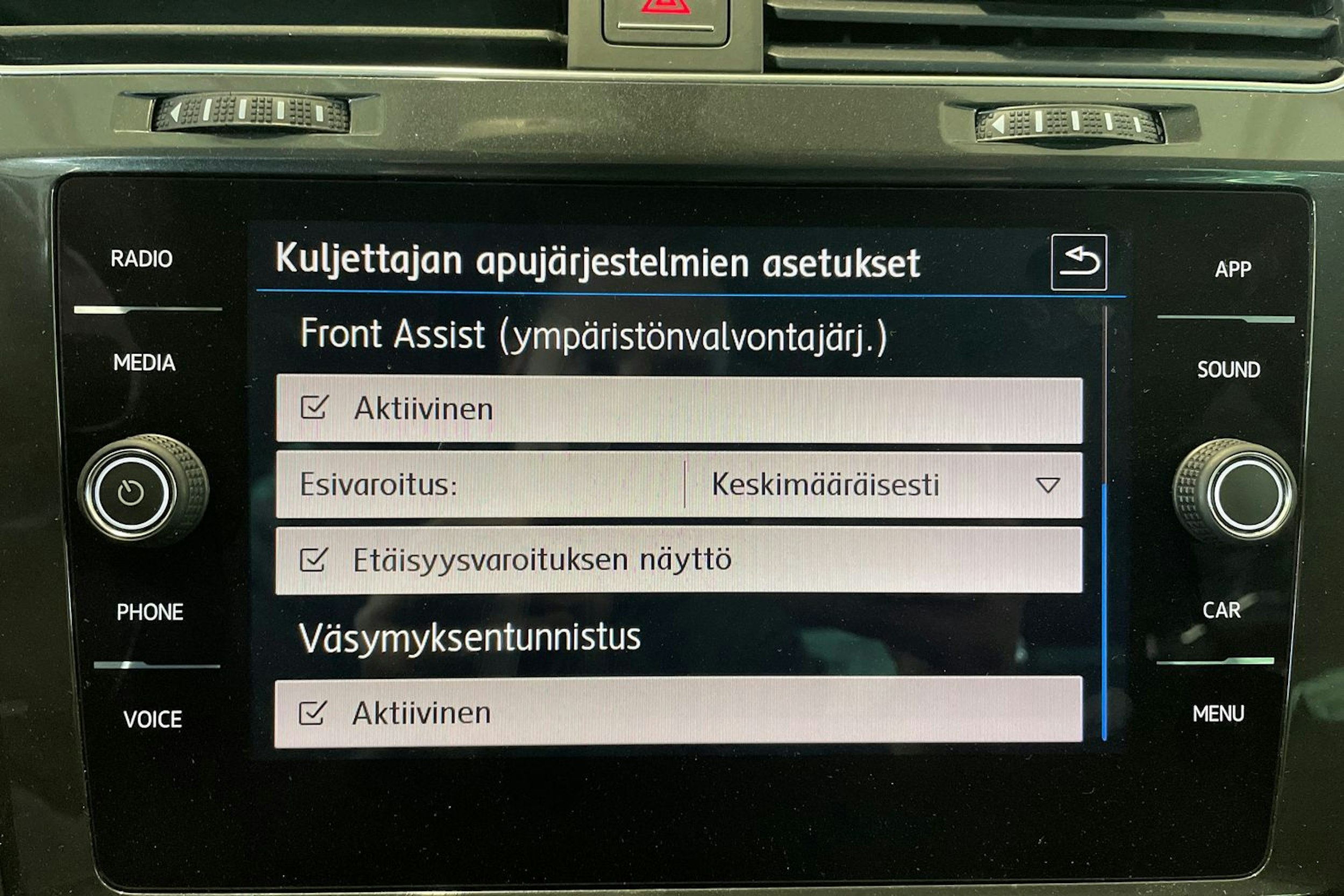 valkoinen Volkswagen Golf 2018 kuva 27.