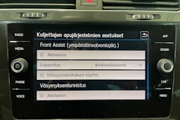 valkoinen Volkswagen Golf 2018 kuva 27.