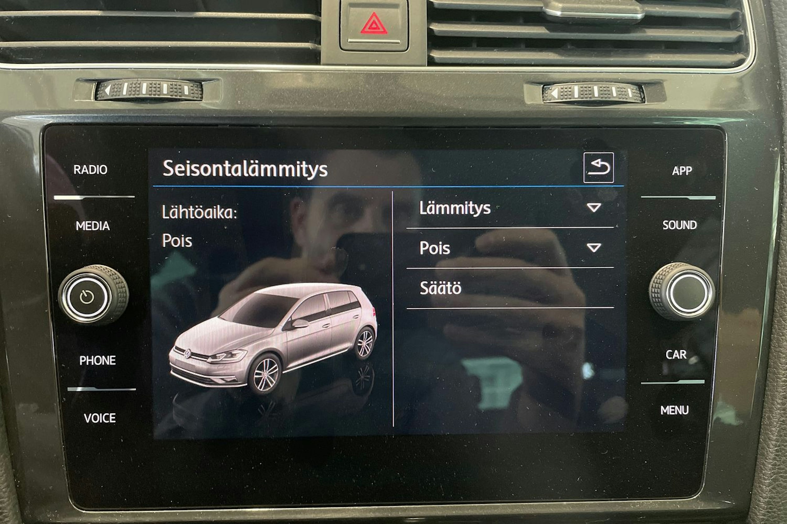 valkoinen Volkswagen Golf 2018 kuva 28.
