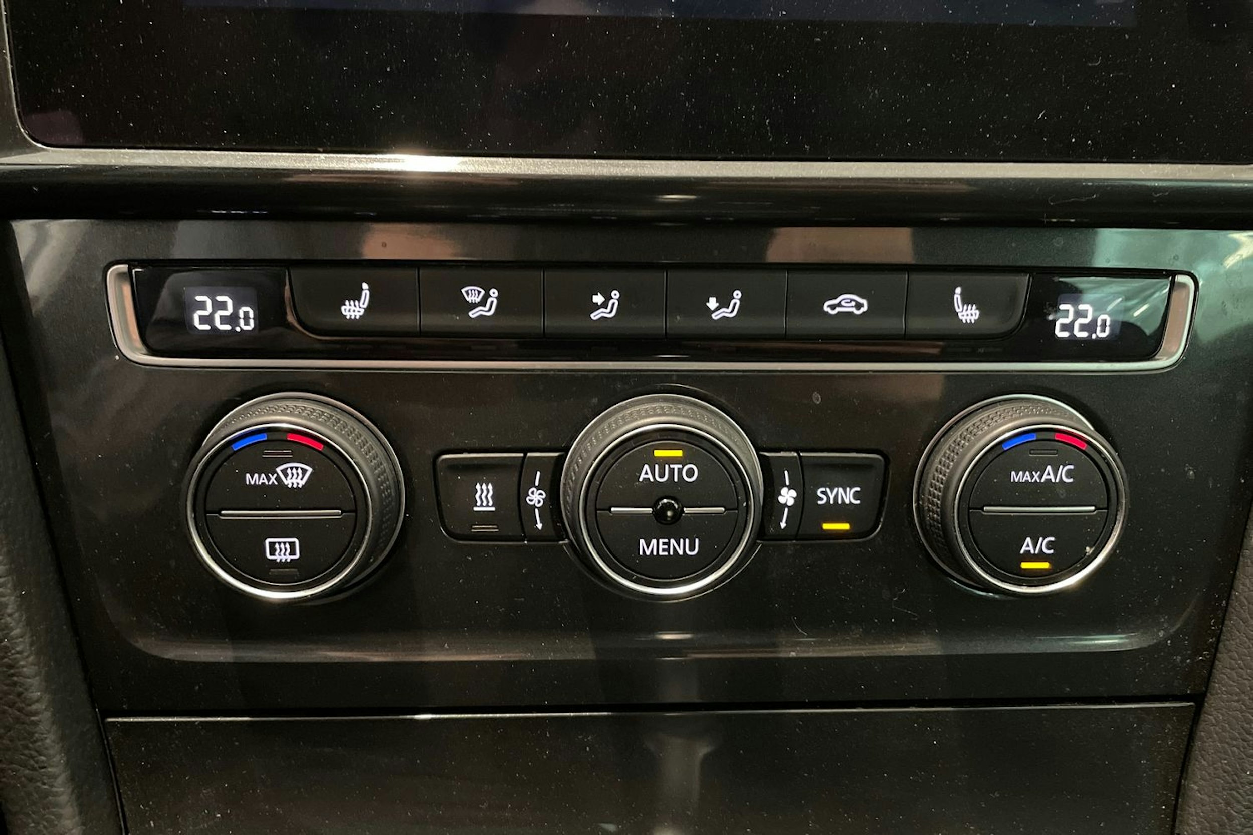 valkoinen Volkswagen Golf 2018 kuva 29.