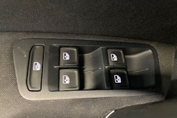 valkoinen Volkswagen Golf 2018 kuva 32.