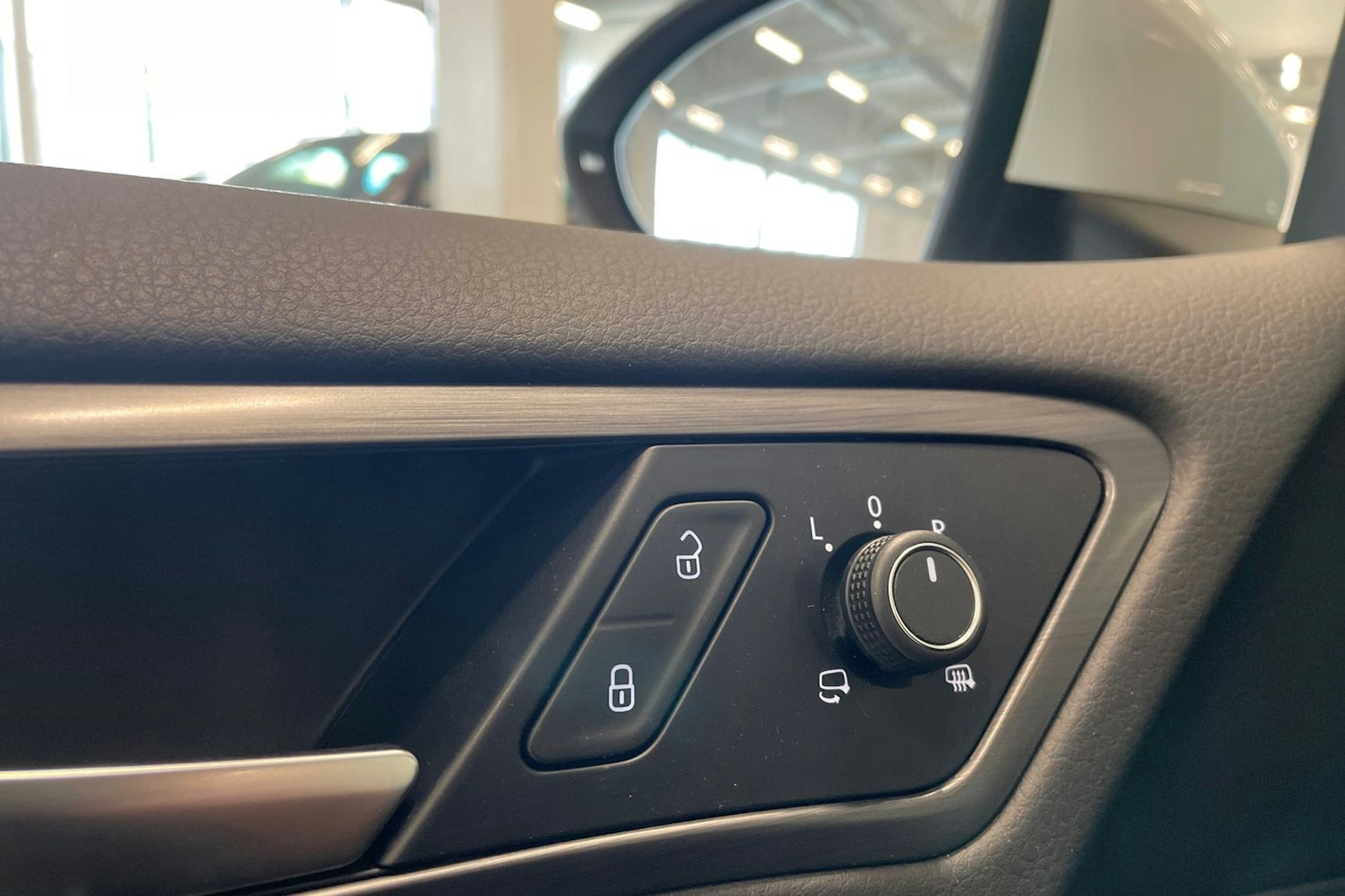 valkoinen Volkswagen Golf 2018 kuva 33.