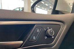 valkoinen Volkswagen Golf 2018 kuva 33.