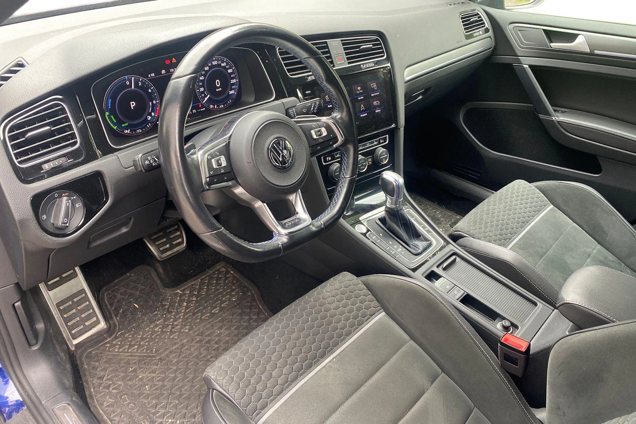 Sininen Volkswagen GOLF 2018 kuva 3.