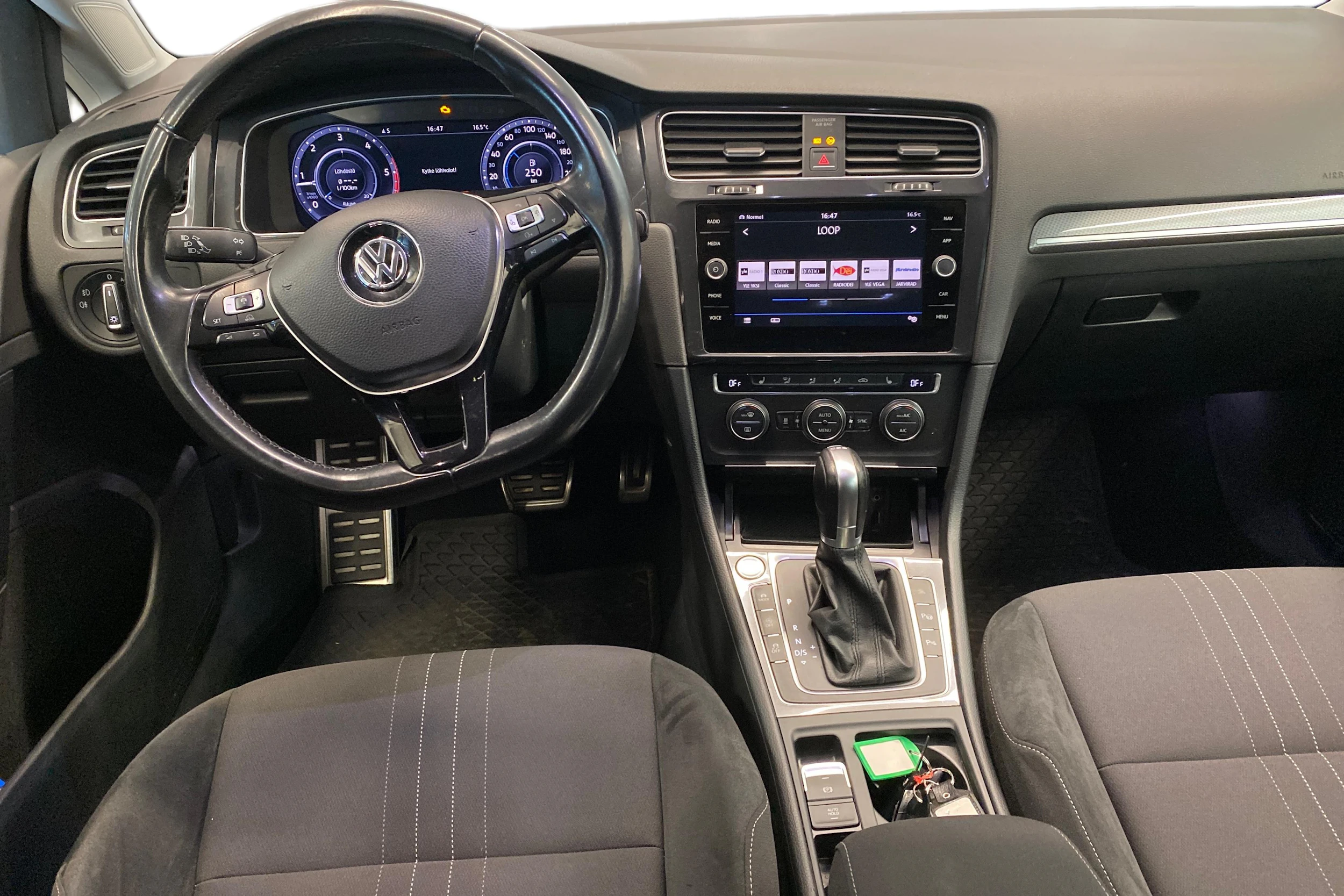Punainen Volkswagen GOLF 2018 kuva 7.