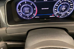 Punainen Volkswagen GOLF 2018 kuva 8.