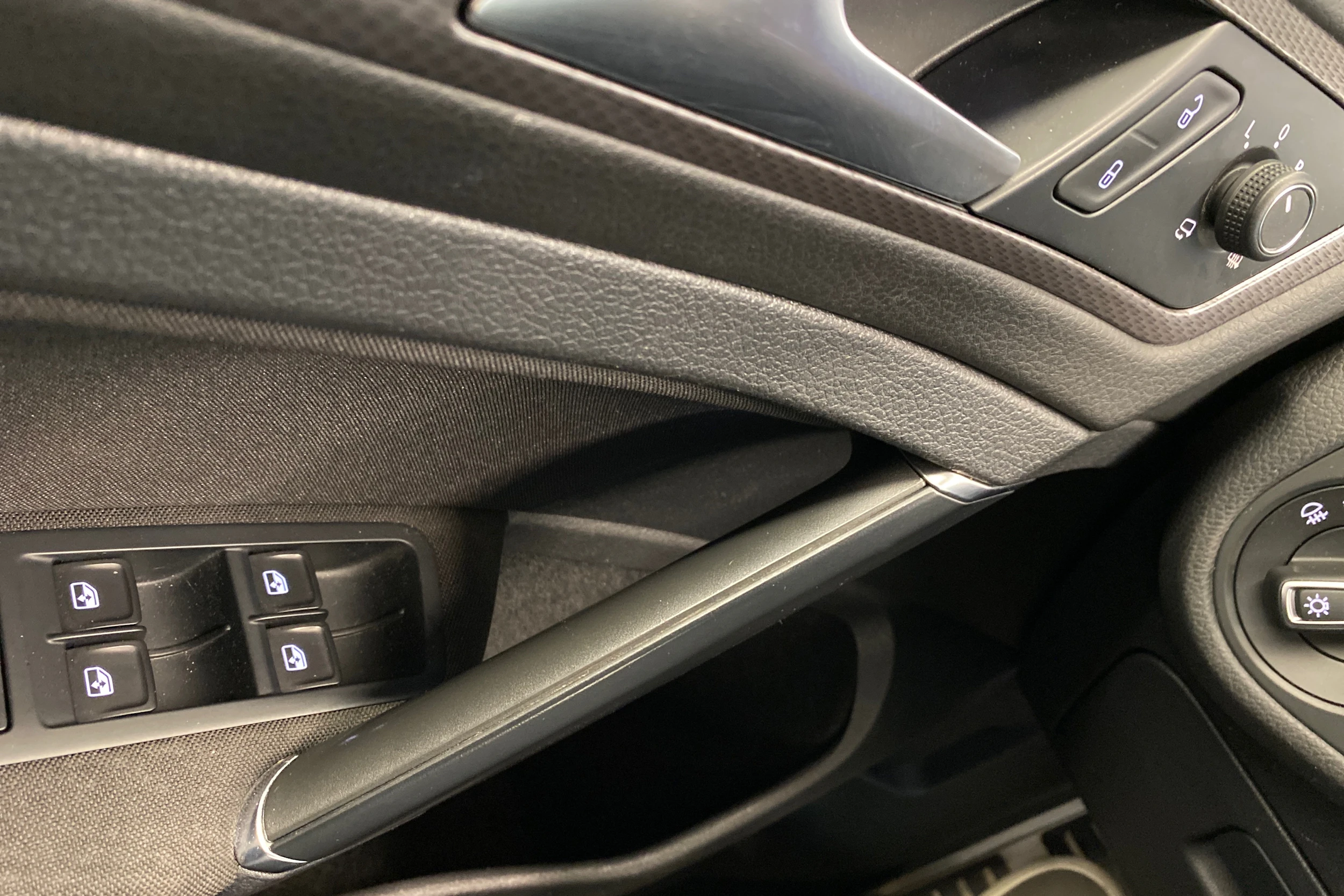 Punainen Volkswagen GOLF 2018 kuva 13.