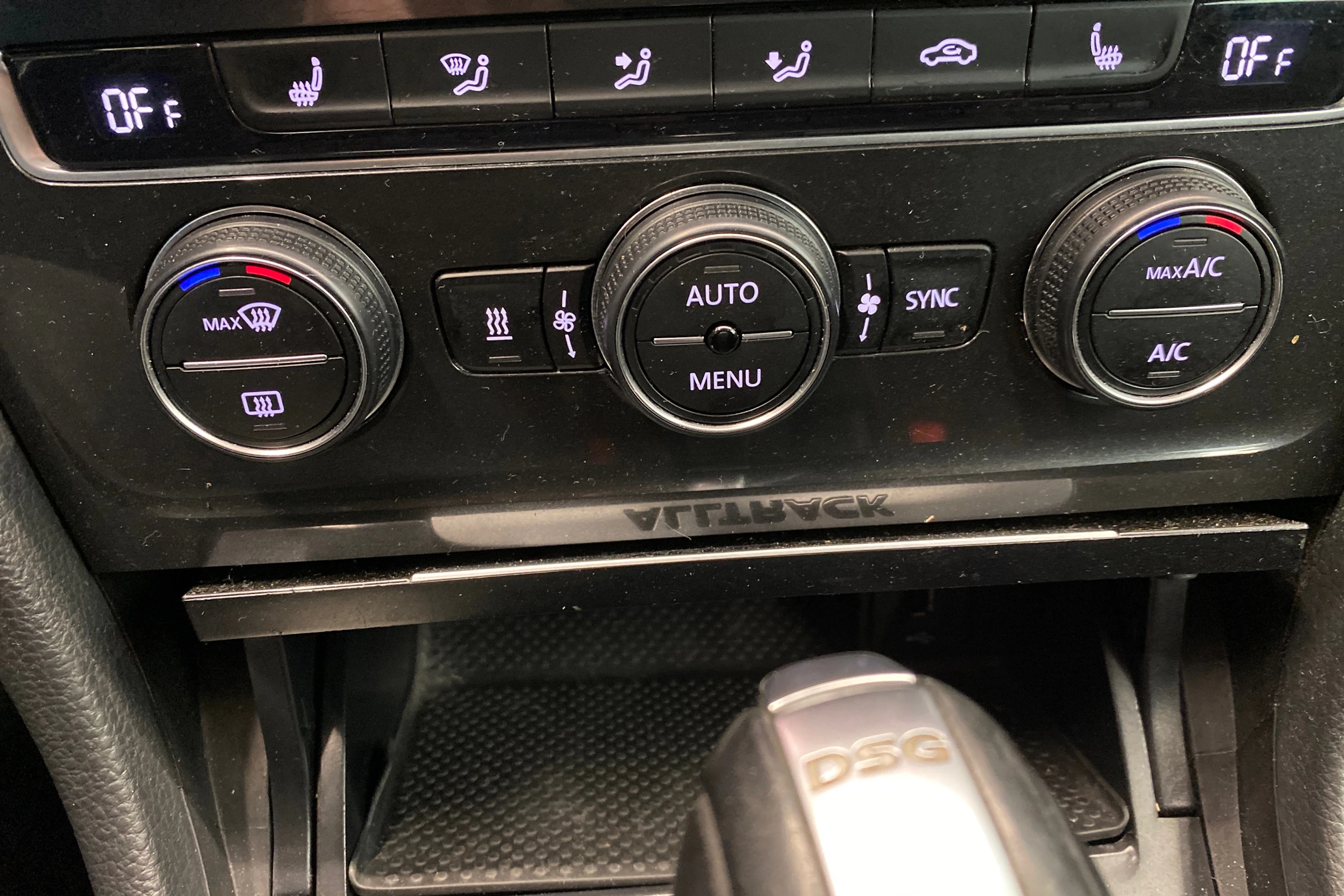 Punainen Volkswagen GOLF 2018 kuva 15.