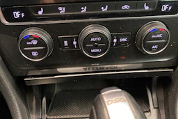 Punainen Volkswagen GOLF 2018 kuva 15.