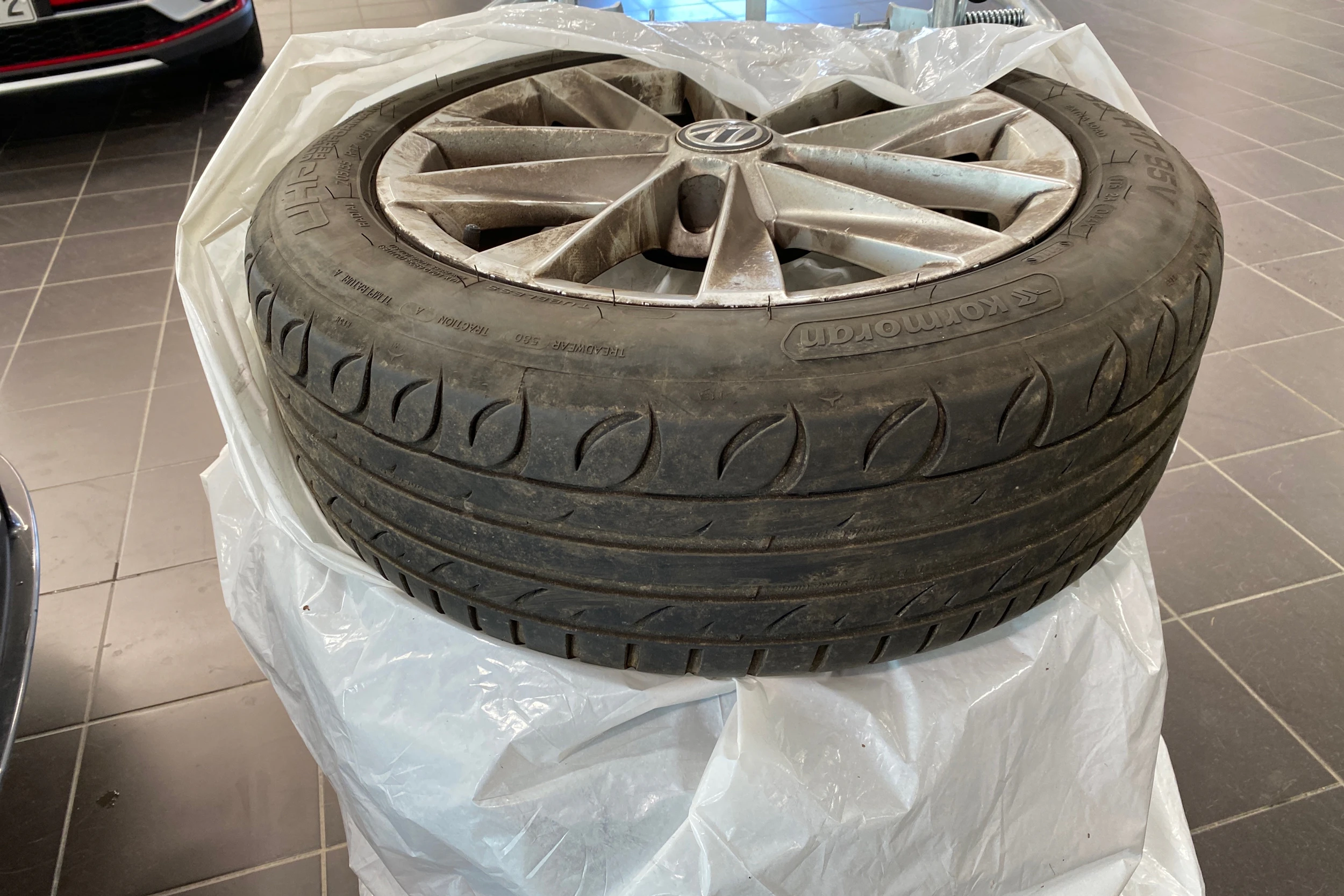 Punainen Volkswagen GOLF 2018 kuva 19.