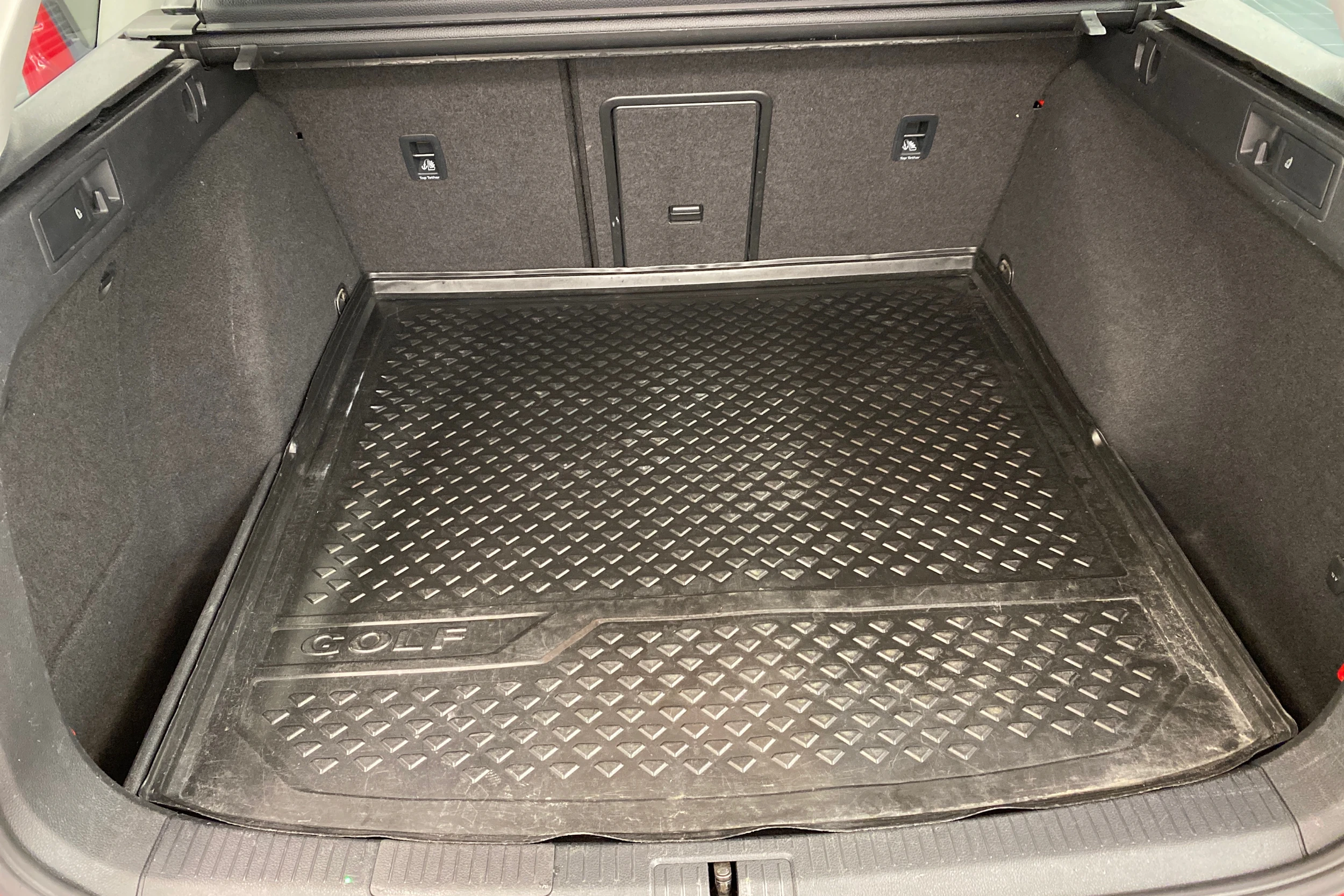 Punainen Volkswagen GOLF 2018 kuva 20.