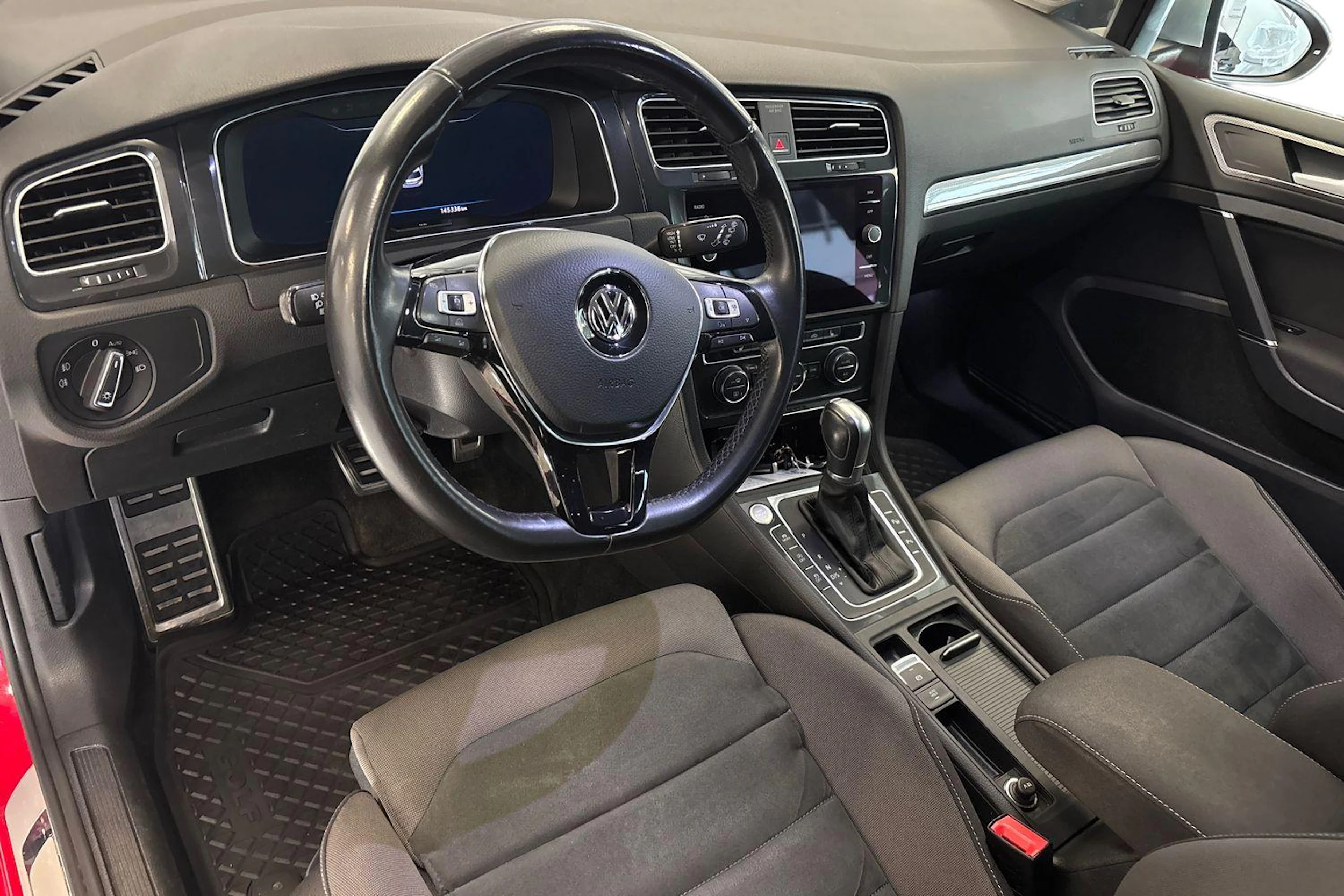 punainen Volkswagen Golf 2018 kuva 8.