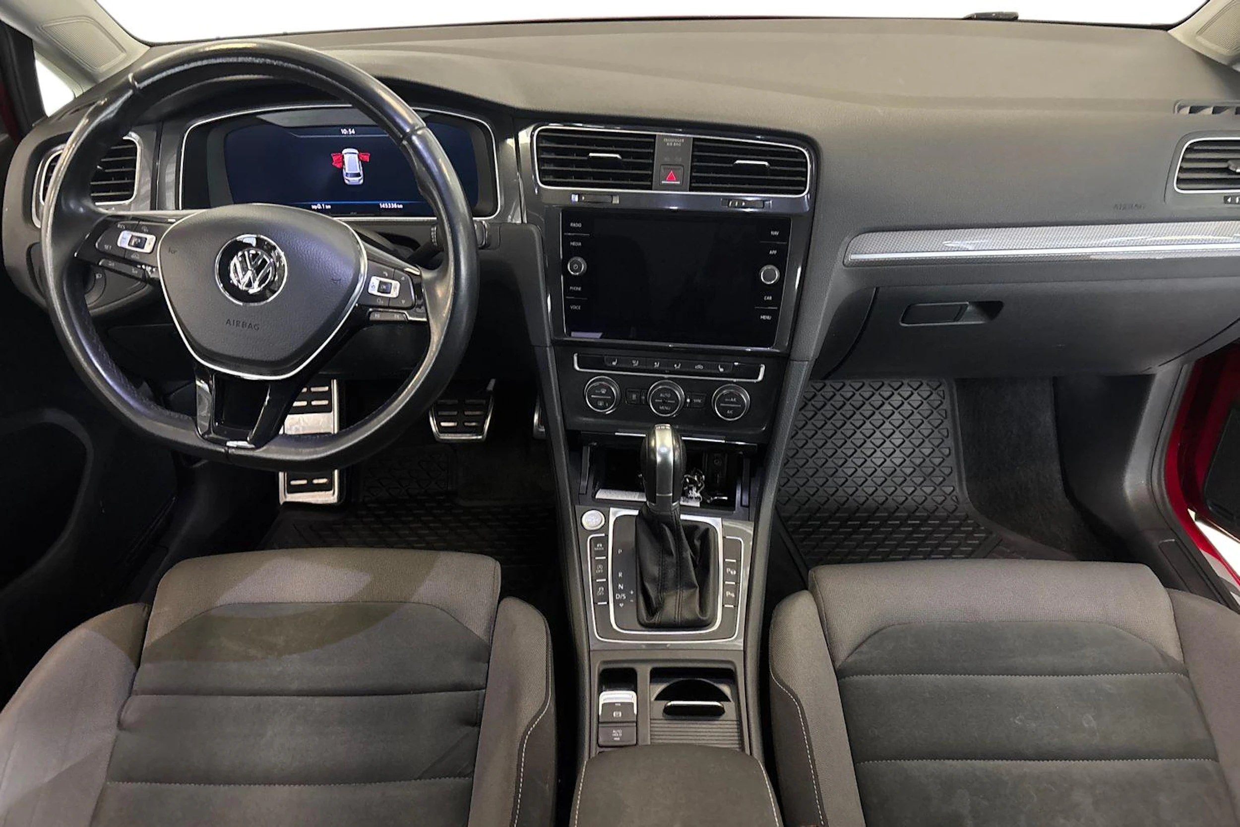 punainen Volkswagen Golf 2018 kuva 9.