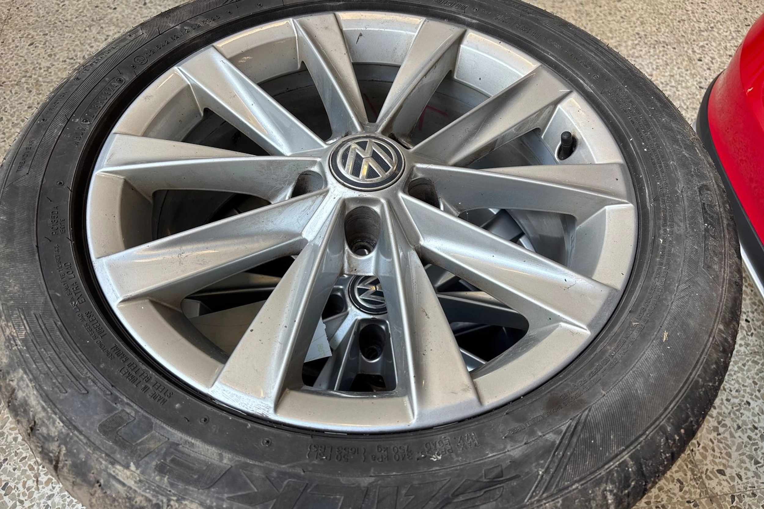 punainen Volkswagen Golf 2018 kuva 15.