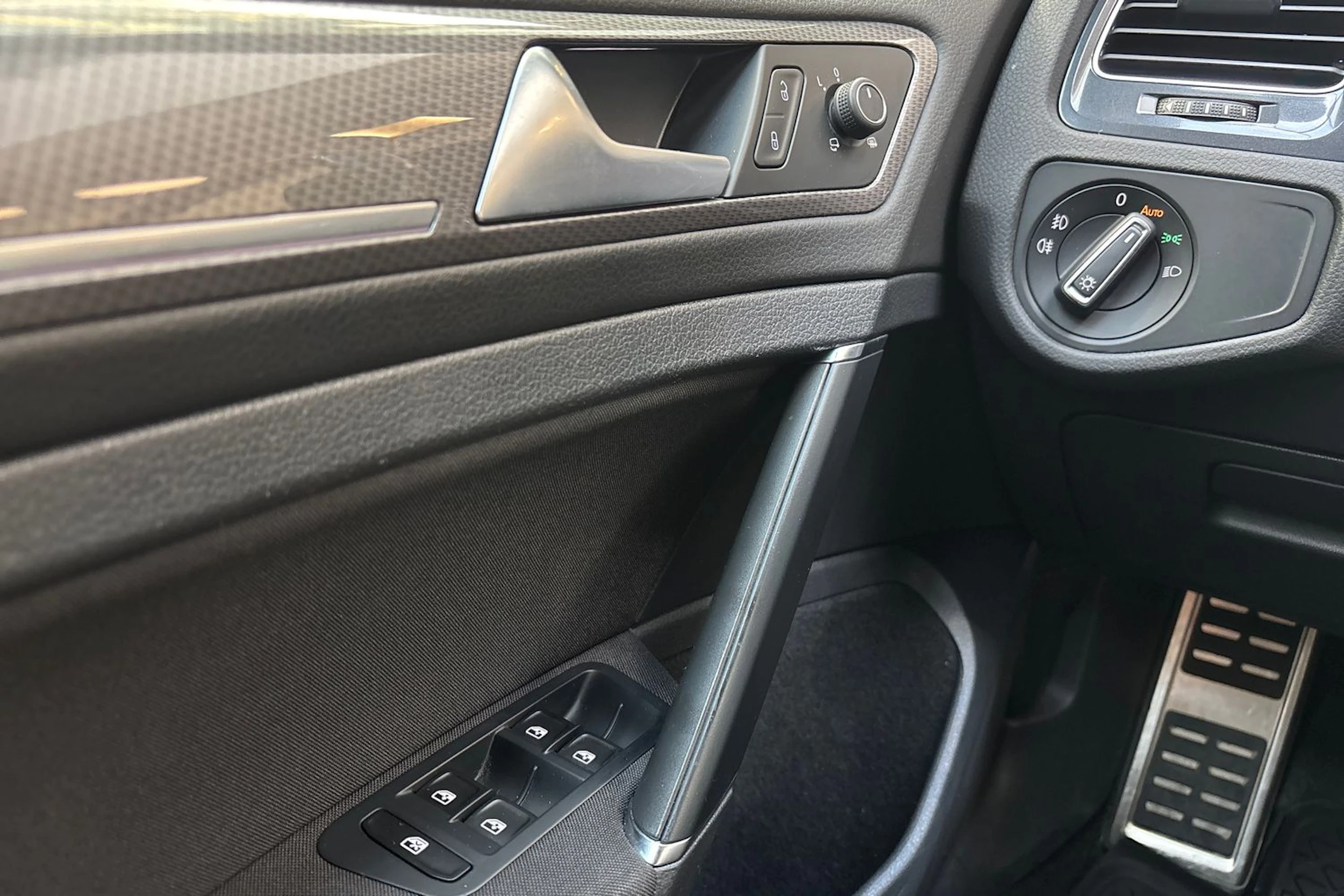 punainen Volkswagen Golf 2018 kuva 17.