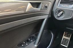 punainen Volkswagen Golf 2018 kuva 17.