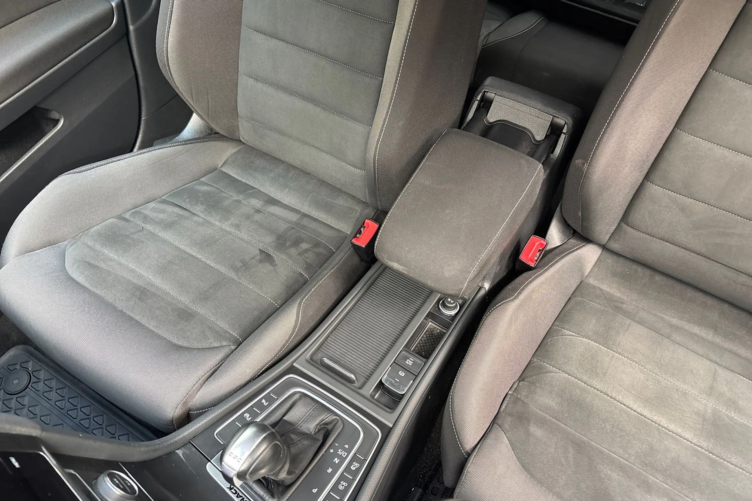 punainen Volkswagen Golf 2018 kuva 23.
