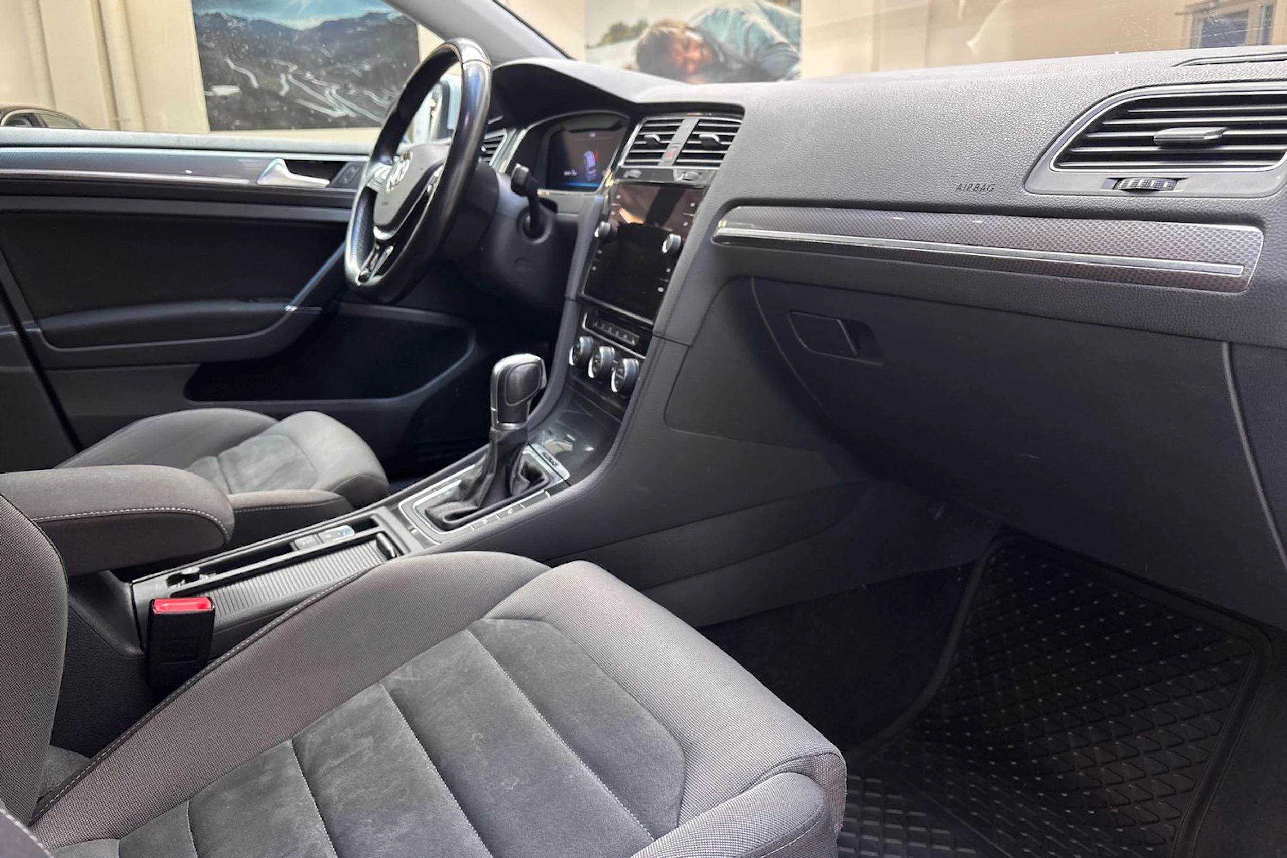 punainen Volkswagen Golf 2018 kuva 24.