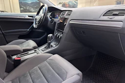 punainen Volkswagen Golf 2018 kuva 24.