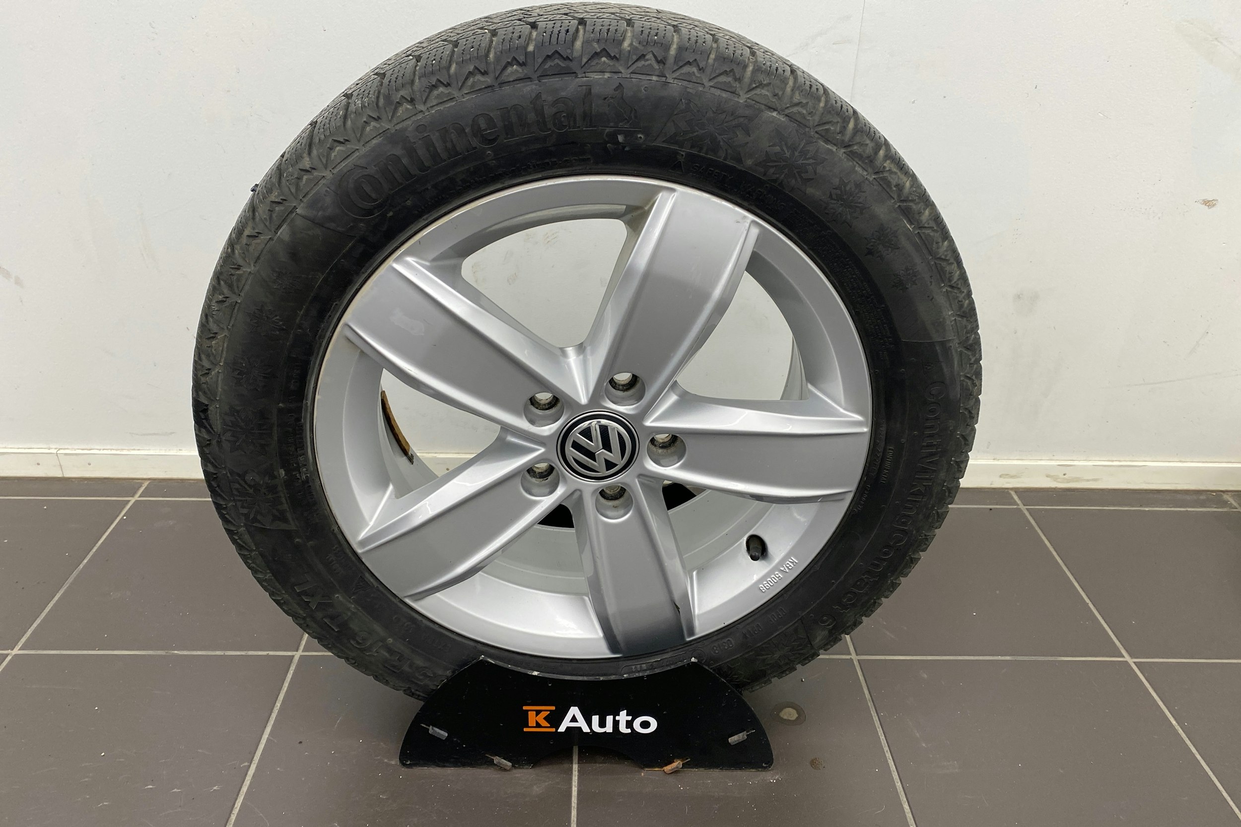 musta Volkswagen Golf 2018 kuva 17.