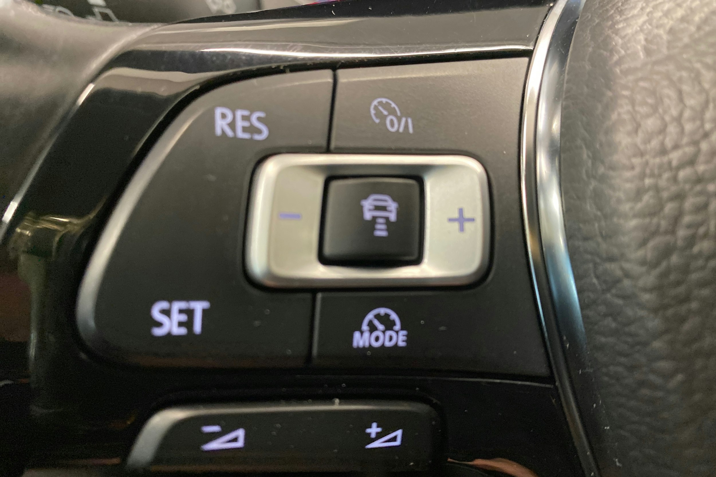 musta Volkswagen Golf 2018 kuva 22.