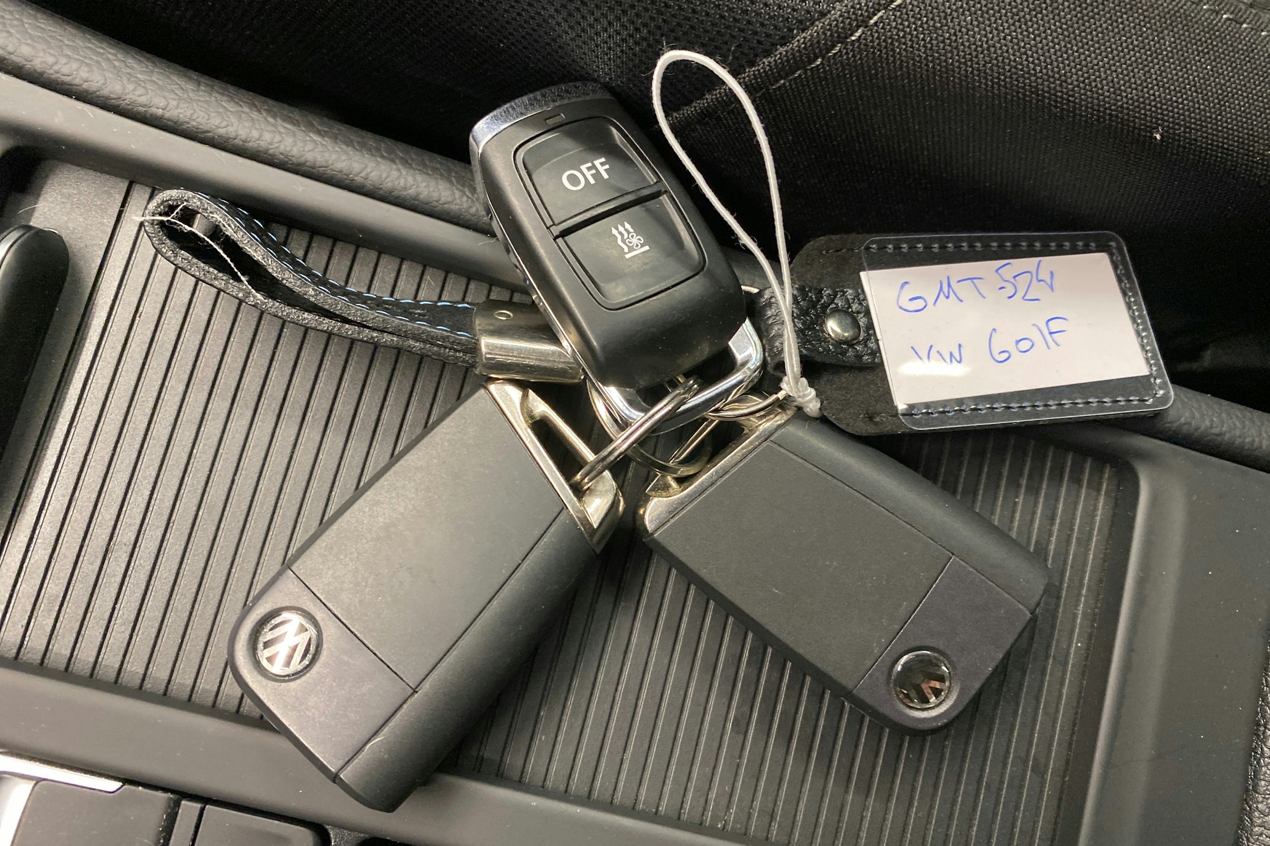 musta Volkswagen Golf 2018 kuva 23.