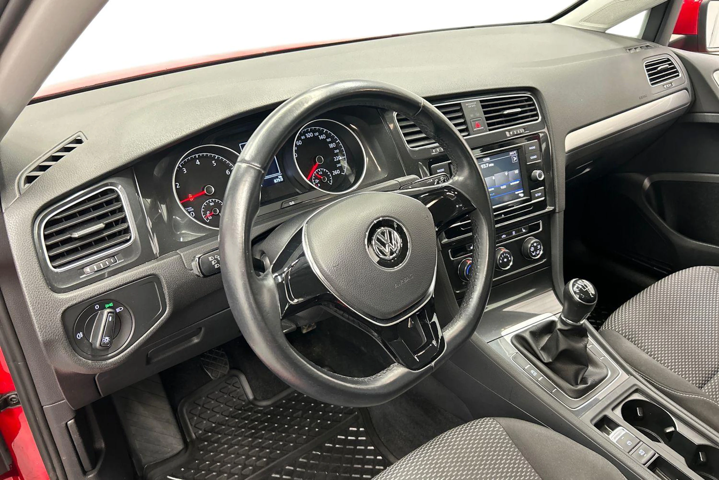 punainen Volkswagen Golf 2018 kuva 6.