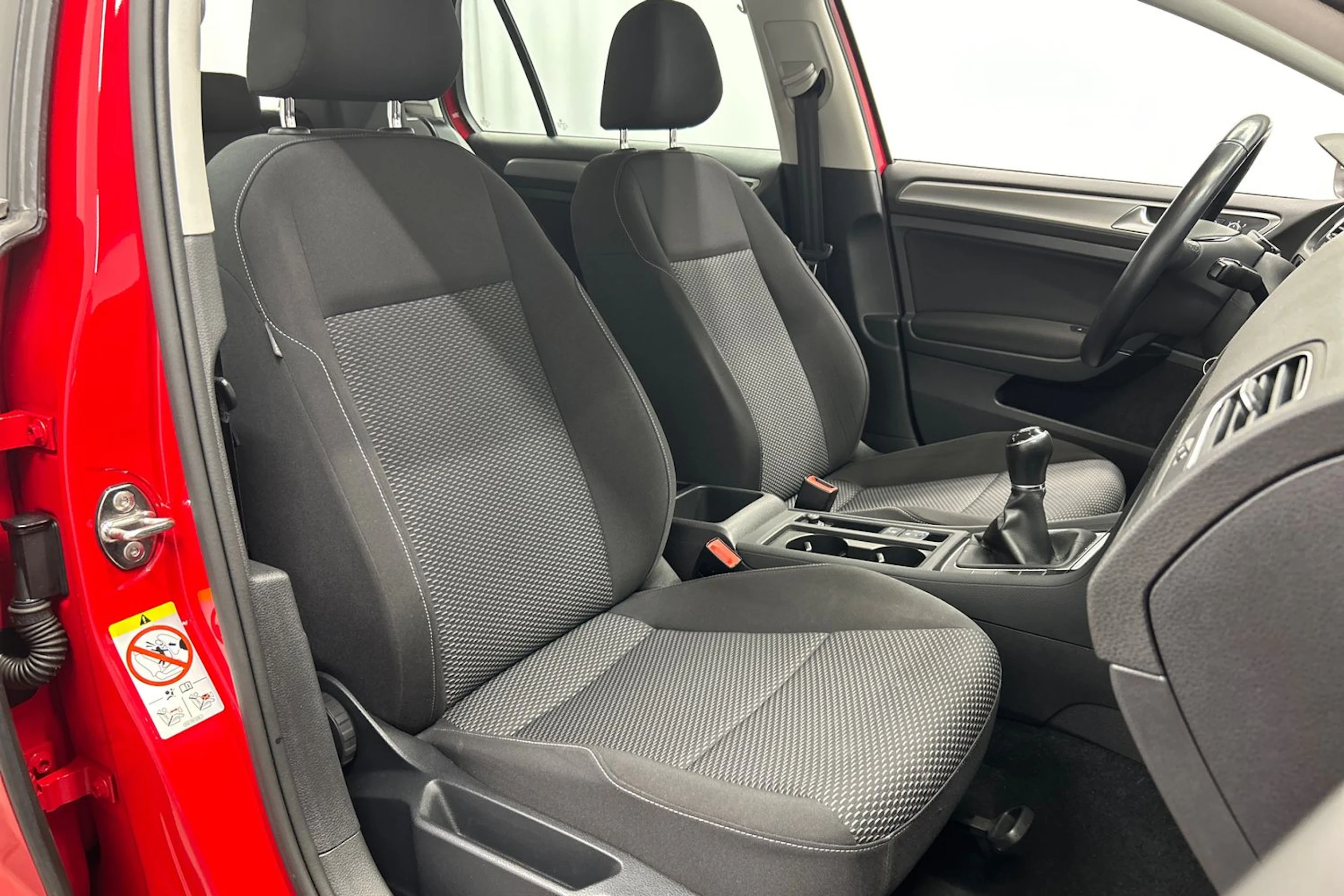 punainen Volkswagen Golf 2018 kuva 11.