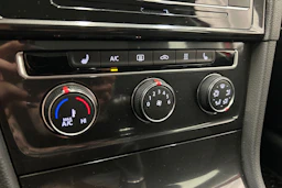punainen Volkswagen Golf 2018 kuva 18.