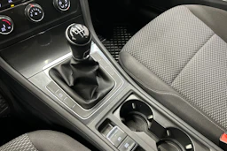 punainen Volkswagen Golf 2018 kuva 19.
