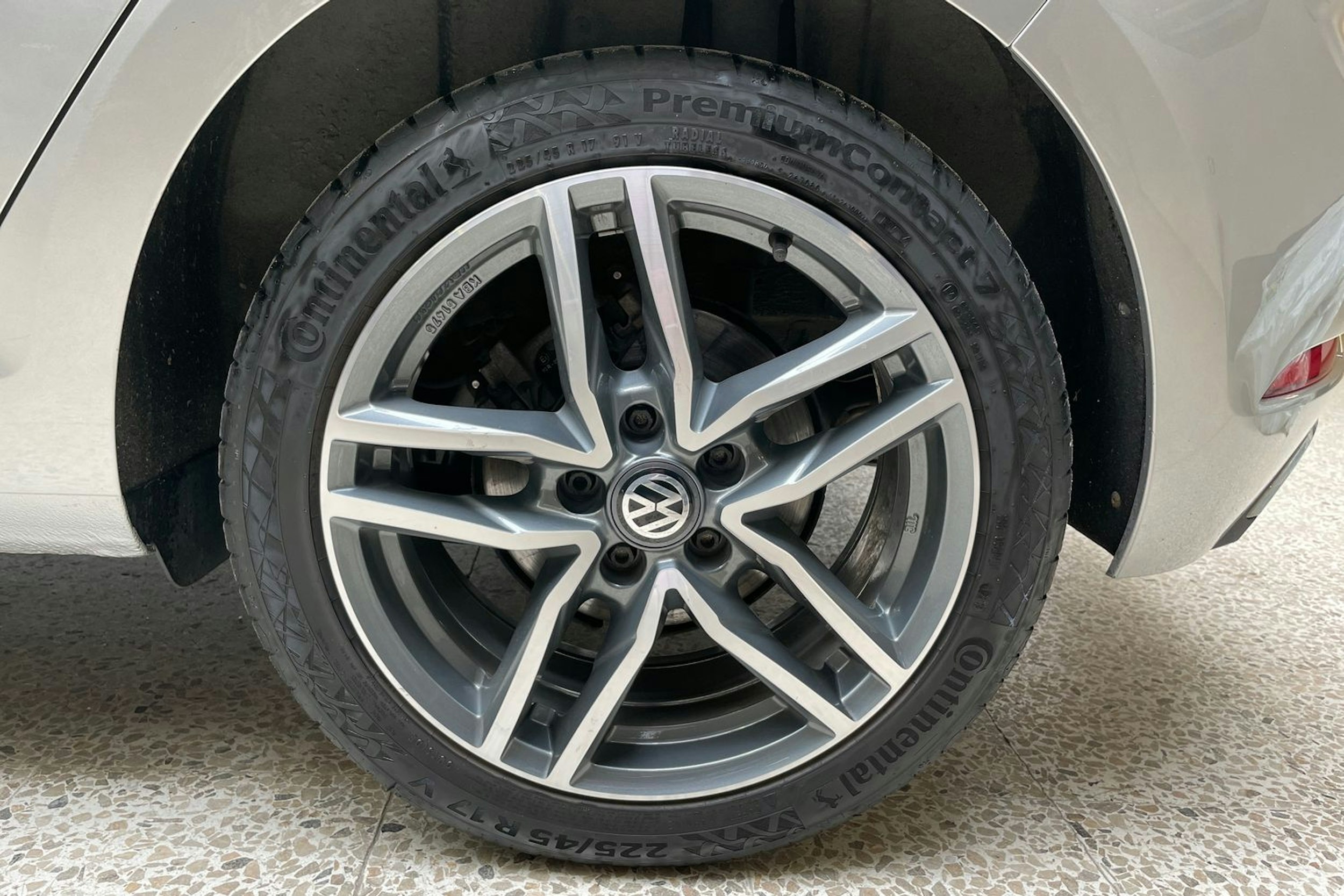 harmaa Volkswagen Golf 2018 kuva 13.