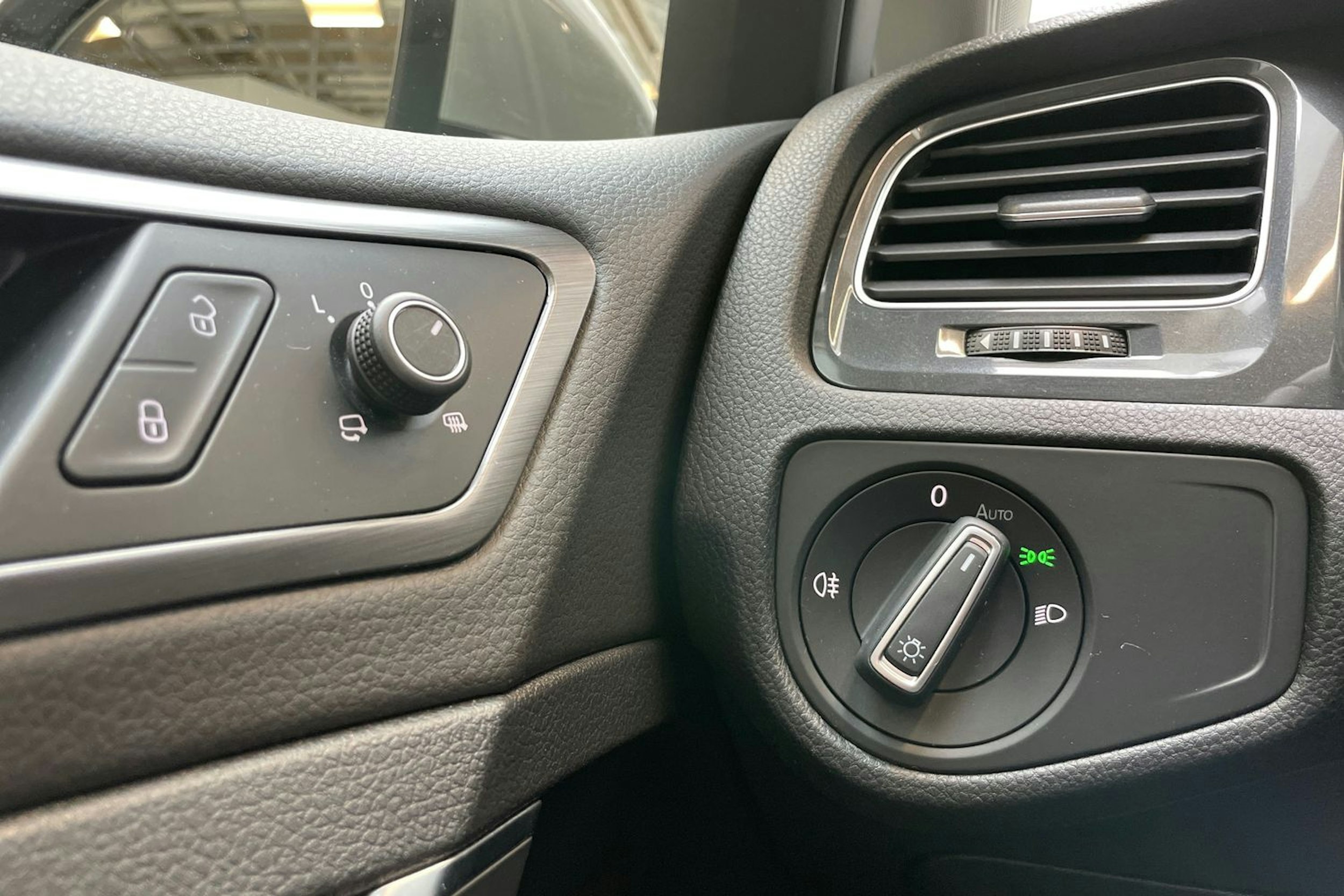 harmaa Volkswagen Golf 2018 kuva 17.