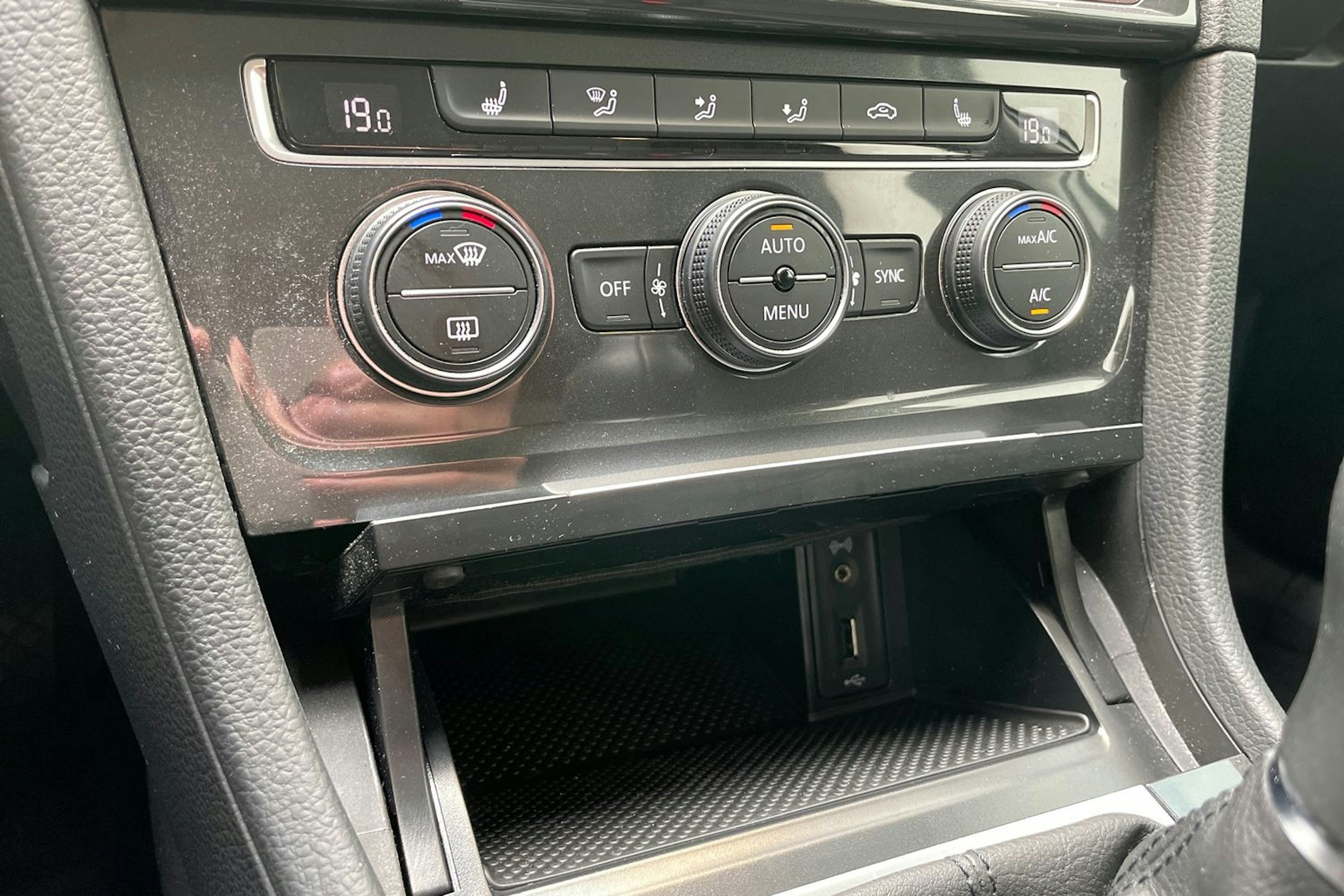 harmaa Volkswagen Golf 2018 kuva 22.