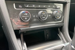 harmaa Volkswagen Golf 2018 kuva 22.