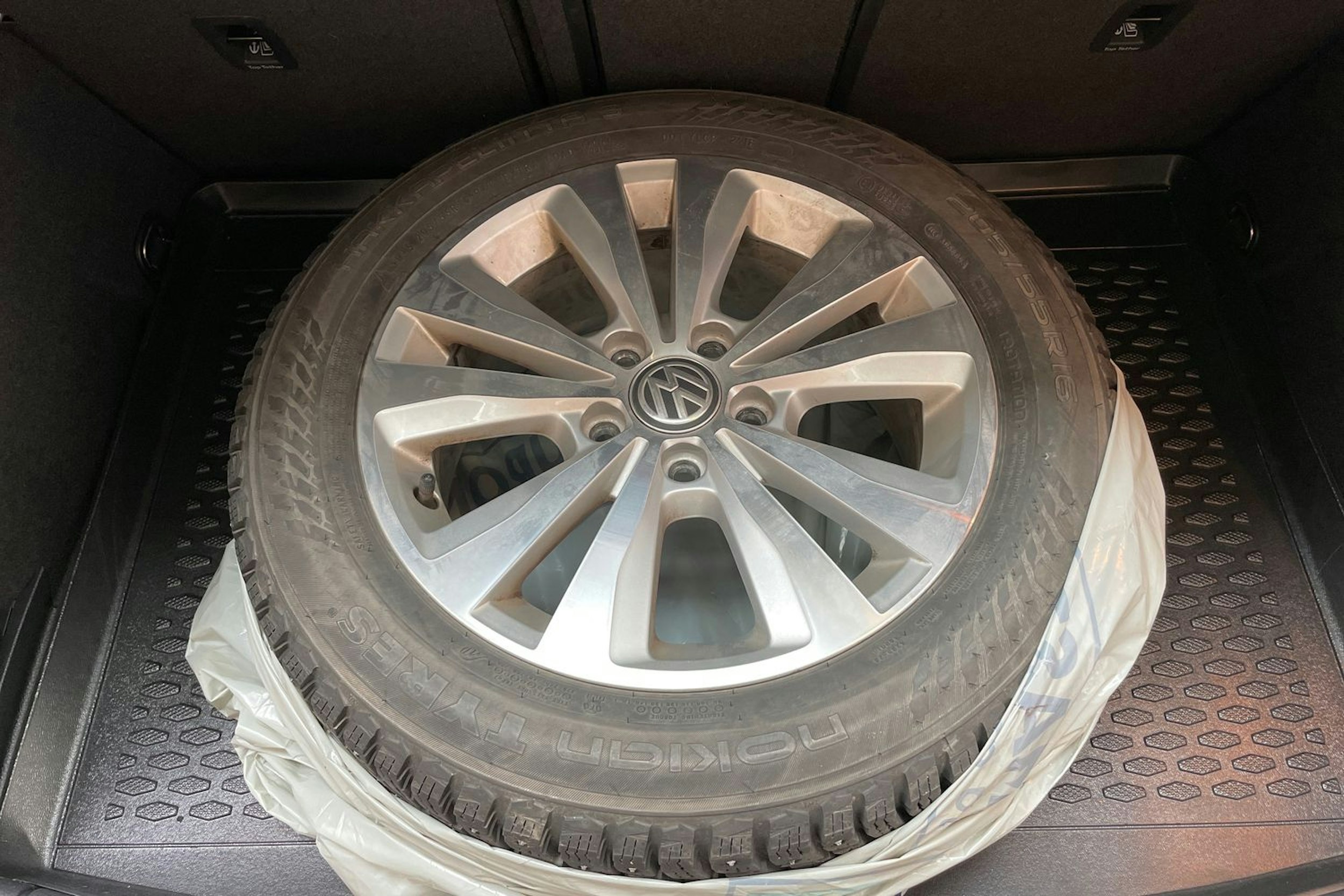 harmaa Volkswagen Golf 2018 kuva 26.