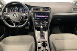 Sininen Volkswagen Golf 2018 kuva 9.