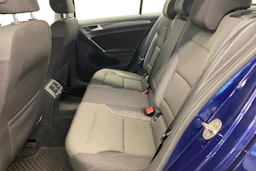 Sininen Volkswagen Golf 2018 kuva 11.