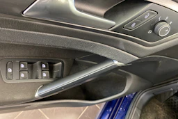 Sininen Volkswagen Golf 2018 kuva 18.