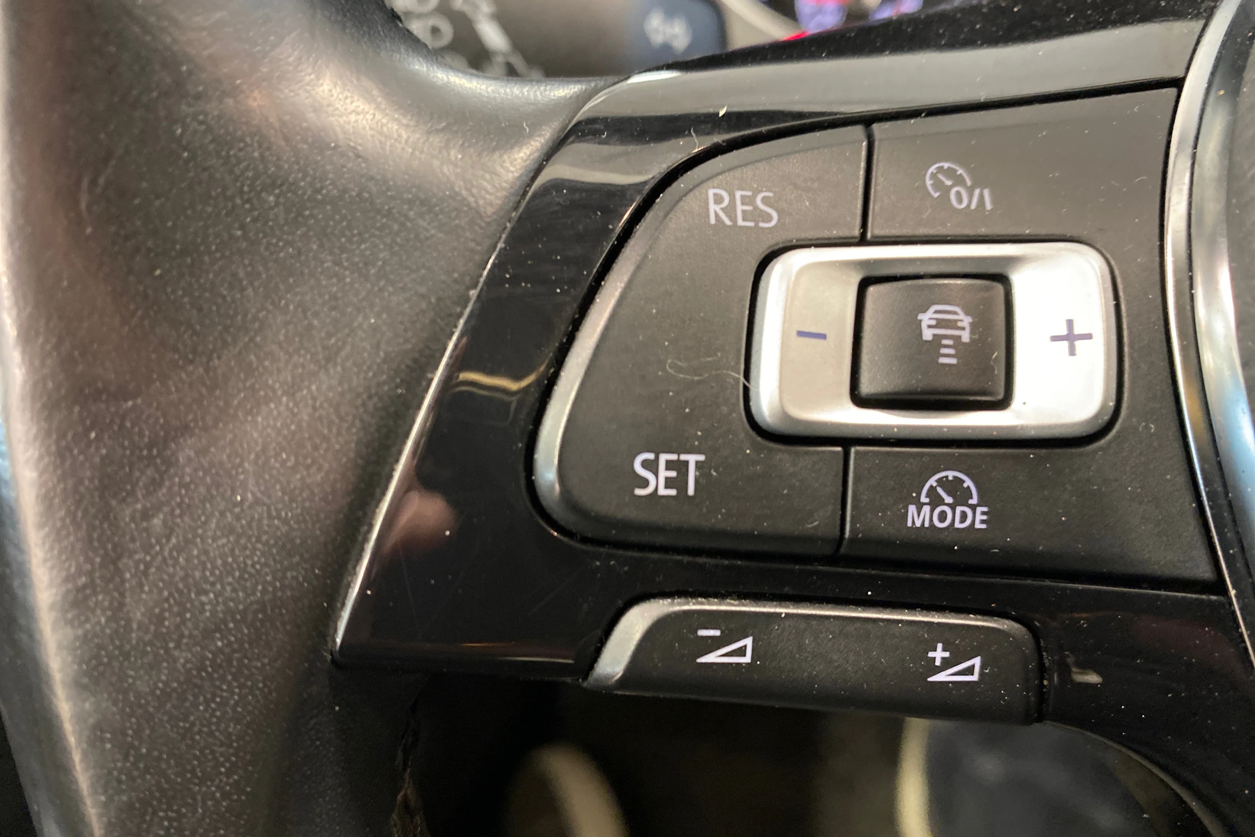 Sininen Volkswagen Golf 2018 kuva 20.