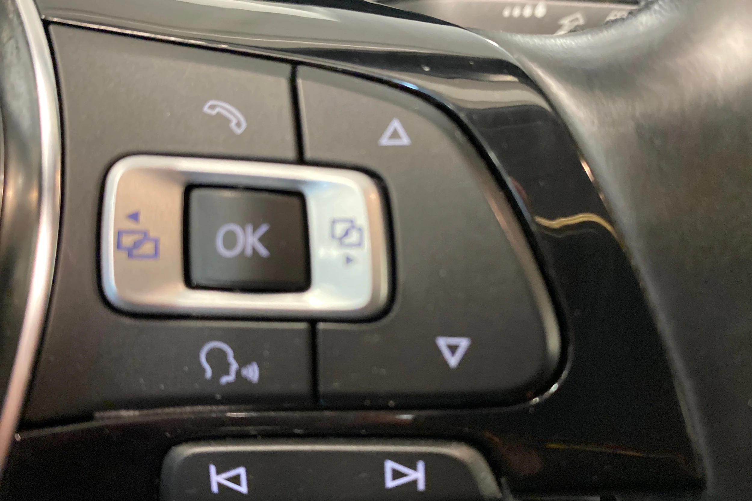 Sininen Volkswagen Golf 2018 kuva 21.