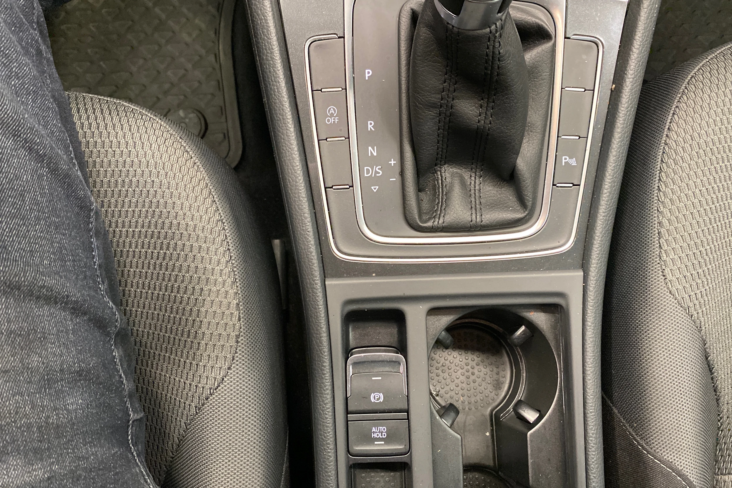 Sininen Volkswagen Golf 2018 kuva 25.