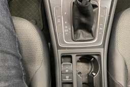 Sininen Volkswagen Golf 2018 kuva 25.