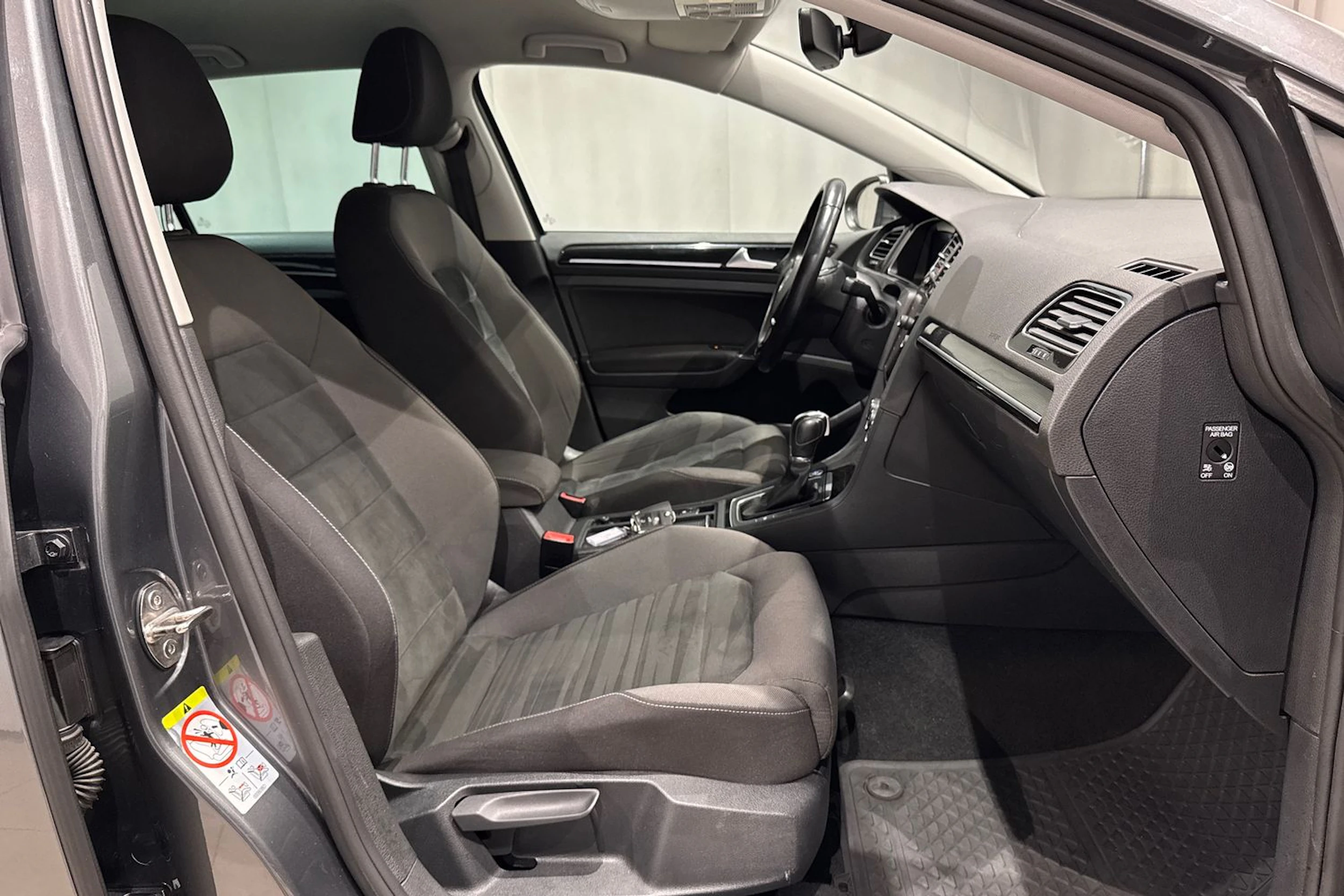 harmaa Volkswagen Golf 2018 kuva 17.
