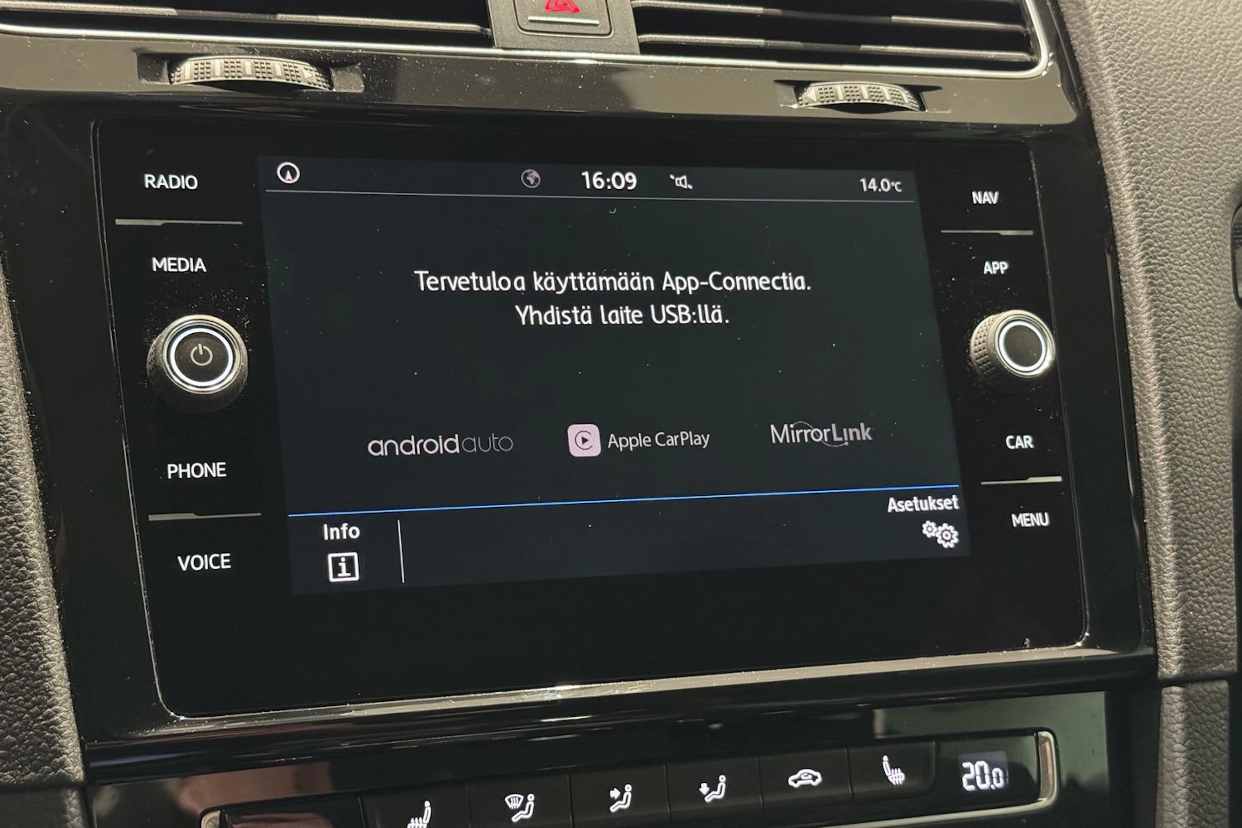 harmaa Volkswagen Golf 2018 kuva 23.